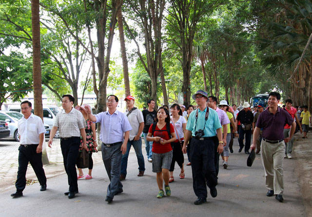 台湾花莲县少数民族参访团来校参观交流。