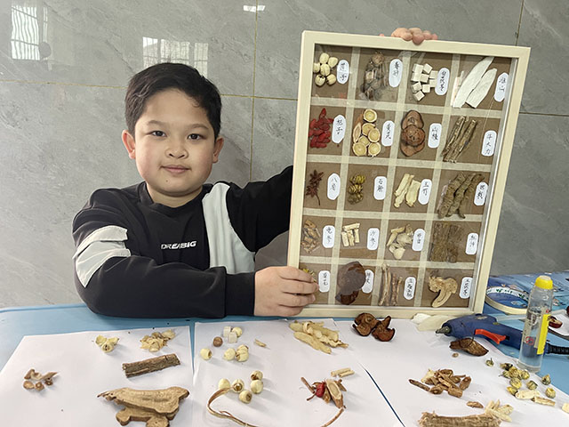 四年级同学制作中医文创作品2.jpg