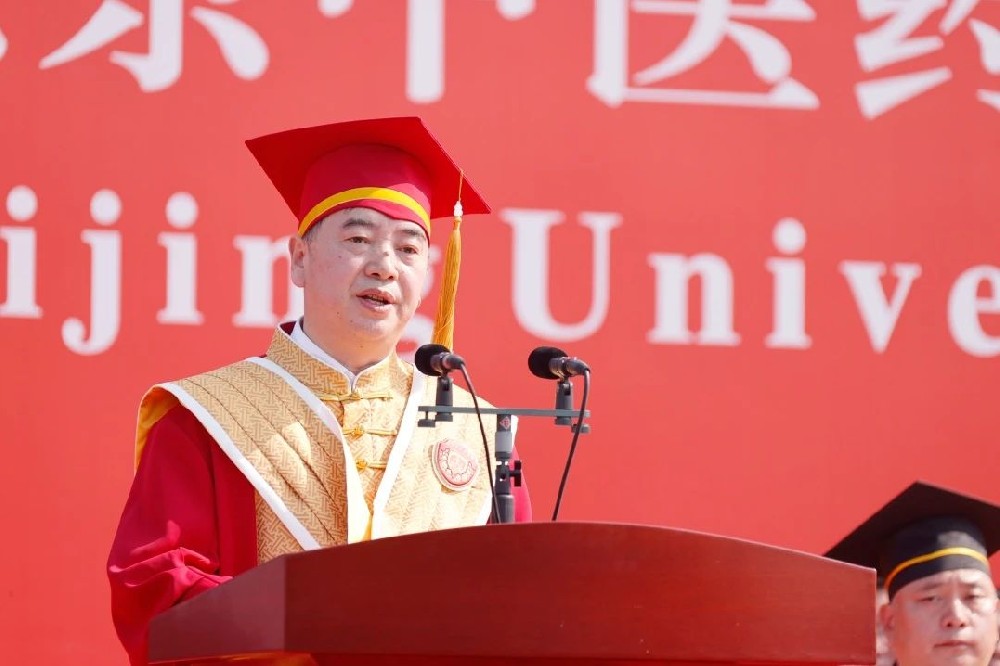 北京中医药大学校长唐志书发表讲话。学校供图