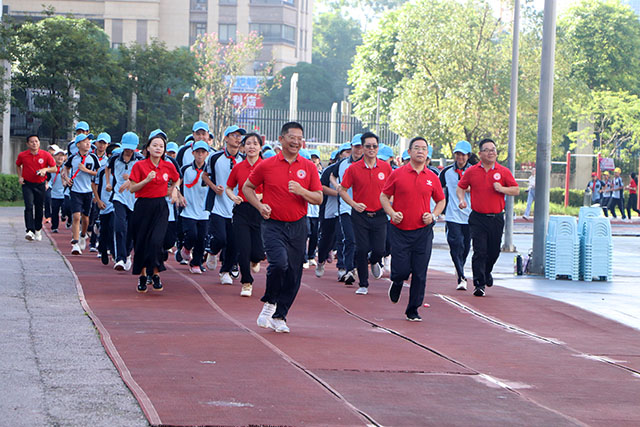 跑好青春第一步.JPG