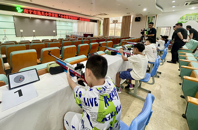 南宁市逸夫小学光电射击社团暑期训练成果展示.jpg
