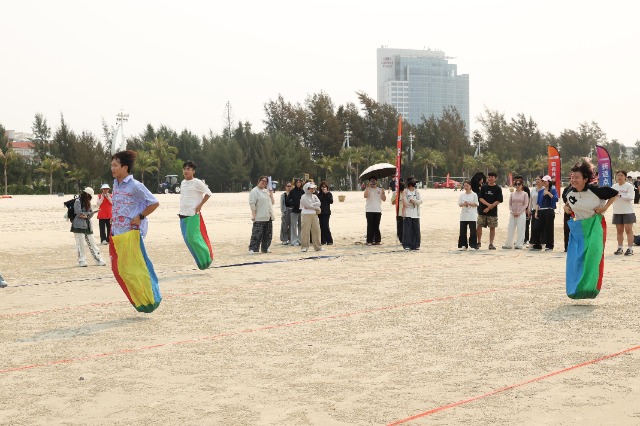 竞技体育袋鼠跳现场。北海艺术设计学院供图.JPG