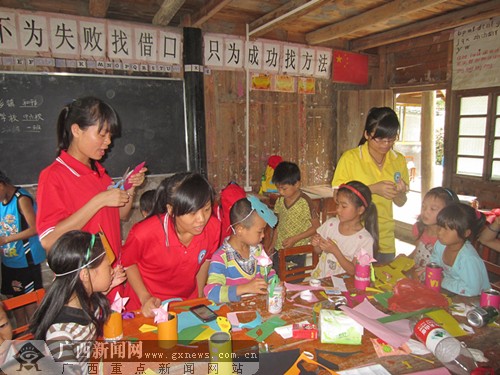 民大学子帮助龙胜县建设美丽乡村