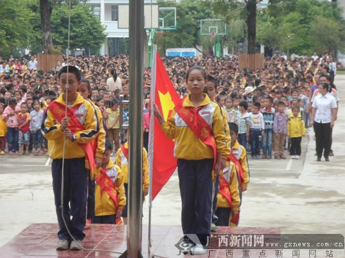 隆林民小举行开学典礼 师生诵读《弟子规》