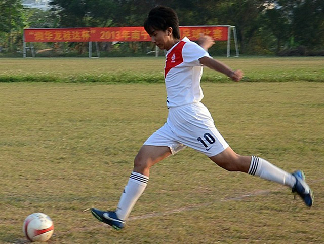 2013年南宁市校园足球赛精彩进行_广西教育杂