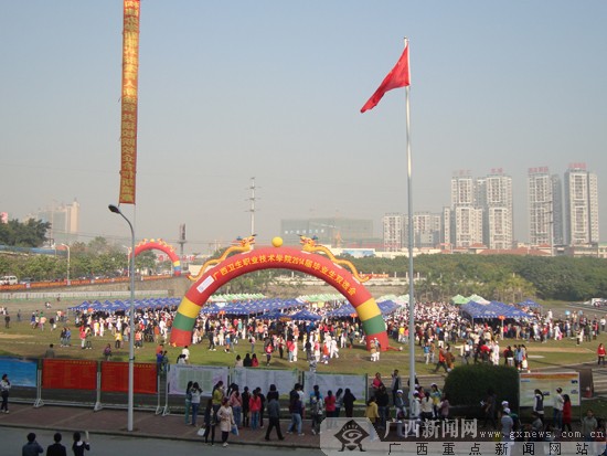 “白衣天使”不愁“嫁” 卫职院双选会招聘火热