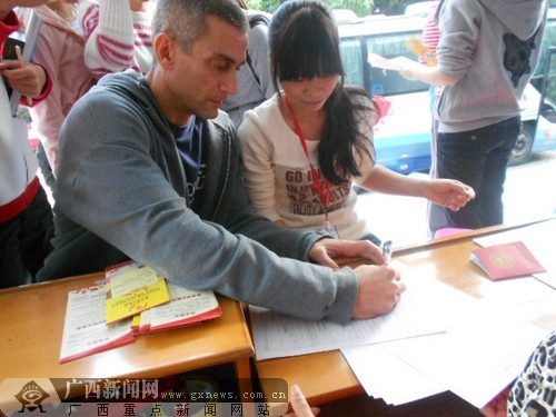 血车进教院 爱心传递生命