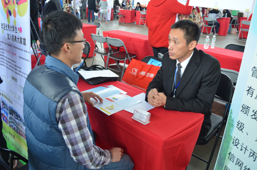 广职举办双选会 应届毕业生借机寻岗位