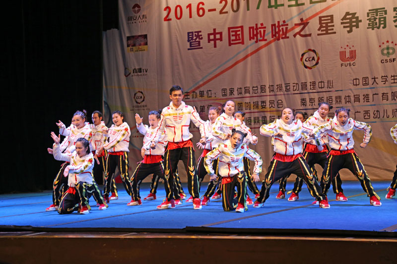 2016-2017年啦啦操联赛南宁站比赛,校园啦啦操队显身手