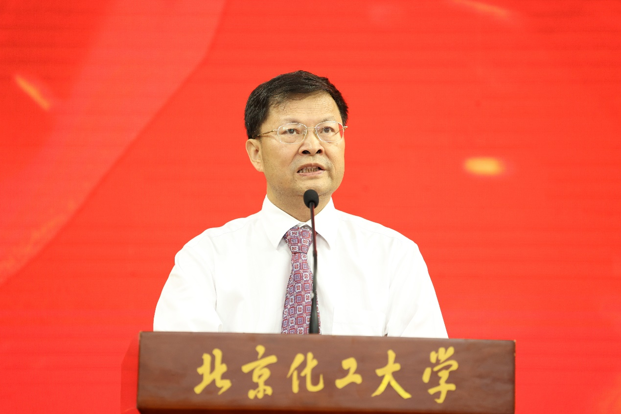 北京化工大学校长、中国工程院院士谭天伟在开学典礼上的致辞。校方供图
